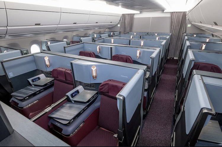 tan_nogi's tweet photo. JALのA350-1000とANAのB787-9 を比べてみるとやはり『THE Room FX』の方がプライベート空間も広くて快適そう
ただ、A350-1000は中央部のオーバーヘッドコンパートメントが無いので全体的にキャビンが広く見える https://t.co/ZVRNx3JwBC