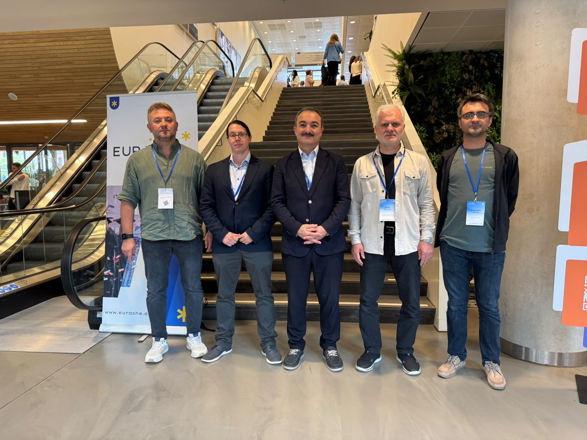 HituKurumsal's tweet photo. 🏆 IMAP4U Projemize Uluslararası Ödül!

🚀Üniversitemizin koordinatörlüğünde yürütülen #ErasmusPlus projesi IMAP4U, Amsterdam’da düzenlenen 35. #EURASHE Annual Conference kapsamında gerçekleştirilen breakout session ile EURASHE Star Awards Runner-Up Ödülü'ne layık görüldü.

🌍Avrupa ve Asya'dan rektörler, akademisyenler, politika yapıcılar ve yükseköğretim uzmanlarının katıldığı değerlendirme sürecinde IMAP4U, konferansın en başarılı üç oturumundan biri olarak seçildi.

✍️ https://t.co/JyCaDkCiZX

#HititÜniversitesi #IMAP4U #HigherEducation @ProfAliOzturk