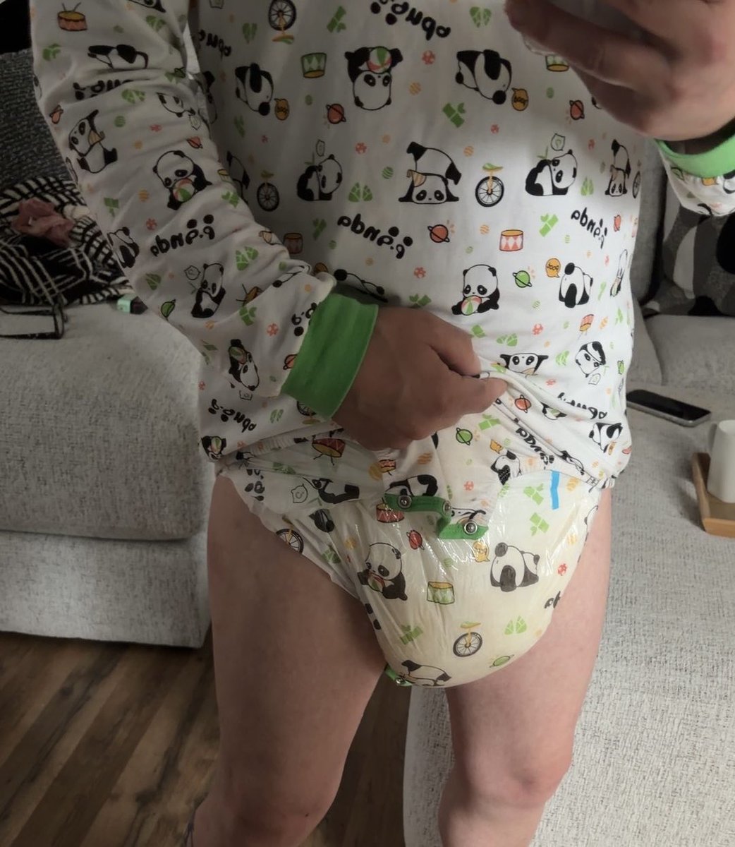 DiaperBoyNc's tweet photo. Oops got a little wet last night 😳 https://t.co/MnF9nlrDql