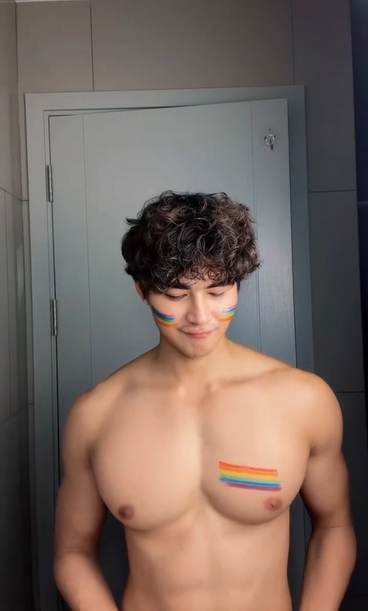bukalakap's tweet photo. Kapan ya punya chest semantep ini 🥲😣 https://t.co/3QC7yBw2yg