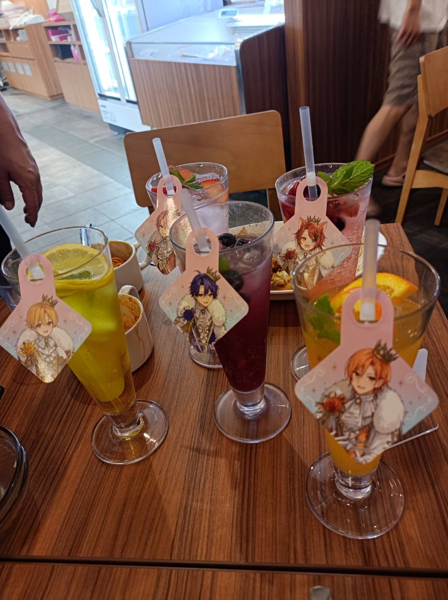 グッズはこれだけにした！ 缶バッジ、6個買ったら さとるぅとだけ出ん
