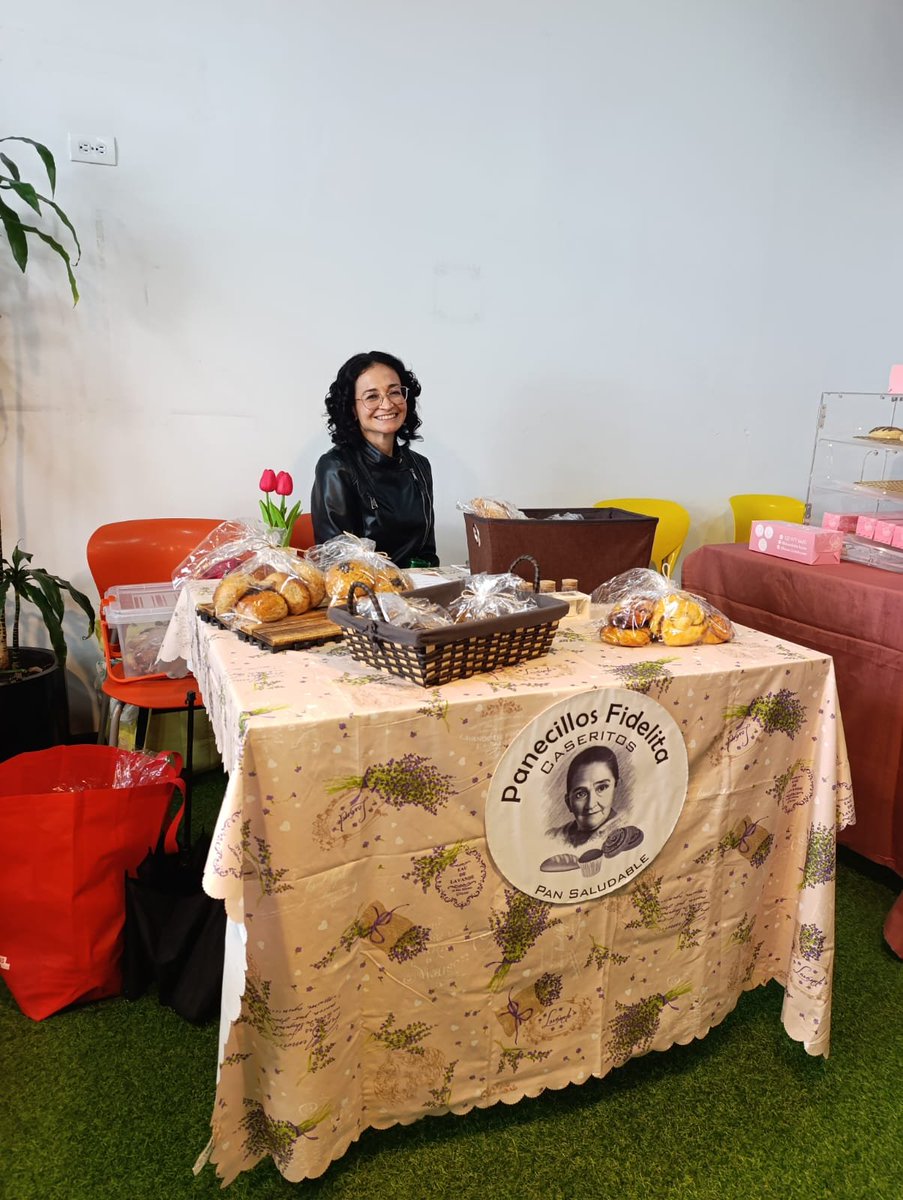 secredistmujer's tweet photo. En el marco del día del padre, #WomColombia, uno de los 56 aliados de la #SDMujer, abrió un espacio en sus instalaciones para que mujeres emprendedoras de la Estrategia para la Autonomía Económica ofrezcan sus productos. https://t.co/M83p42kZFa
