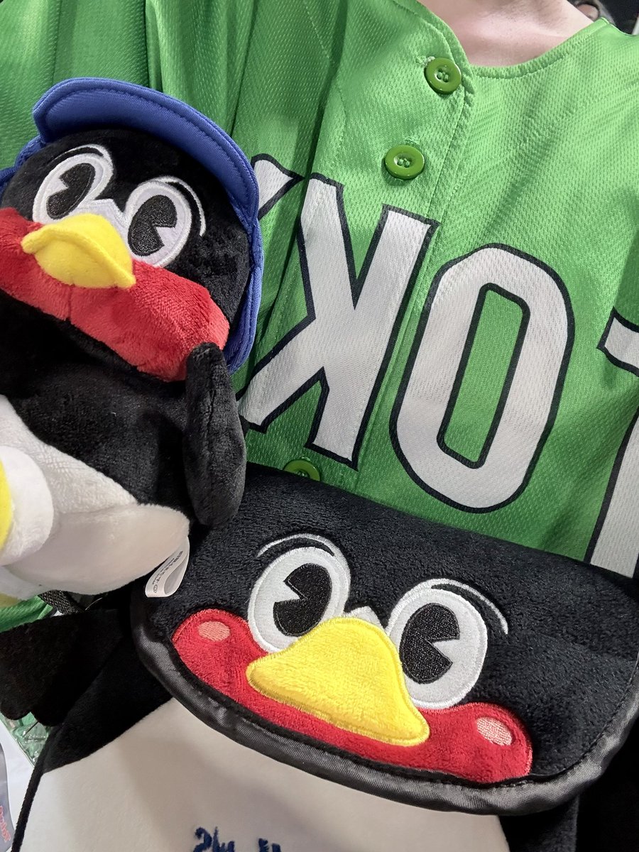 05_____yun's tweet photo. 今日は神宮球場に
野球観戦に行ってきました⚾️

今日も東京音頭たくさん歌って楽しい試合でした☺️

ヤクルト首位おめでとう✨

すわほー☂️ https://t.co/kQu22qr57J