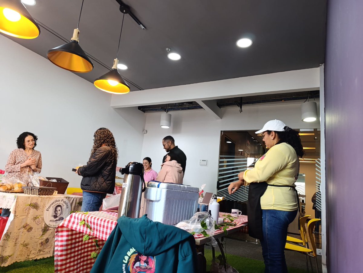 secredistmujer's tweet photo. Estas alianzas con el sector privado, permiten que nuestras beneficiarias accedan a espacios de visibilización de sus iniciativas productivas y oportunidades de empleo.

#AquíSíPasa https://t.co/SgybbHNwHt