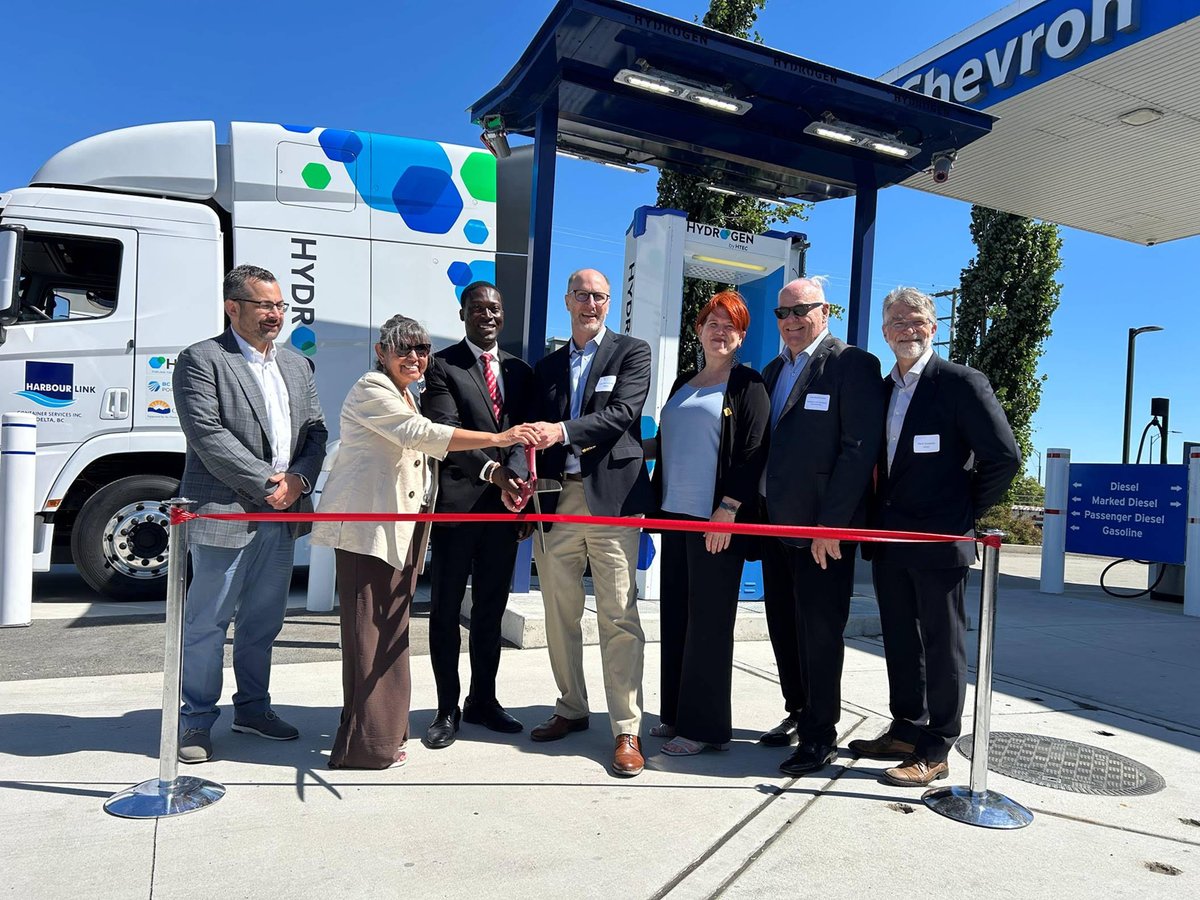 fuelcellsworks's tweet photo. HTEC opens Canada’s first 700-bar commercial heavy-duty #cleanhydrogen station in B.C., supporting 12 fuel cell electric trucks and advancing #zeroemission freight transportation.
#HydrogenNews #FuelCellTrucks #CleanTransportation
https://t.co/AbOaBe6cgU https://t.co/CZTNSxBXN5