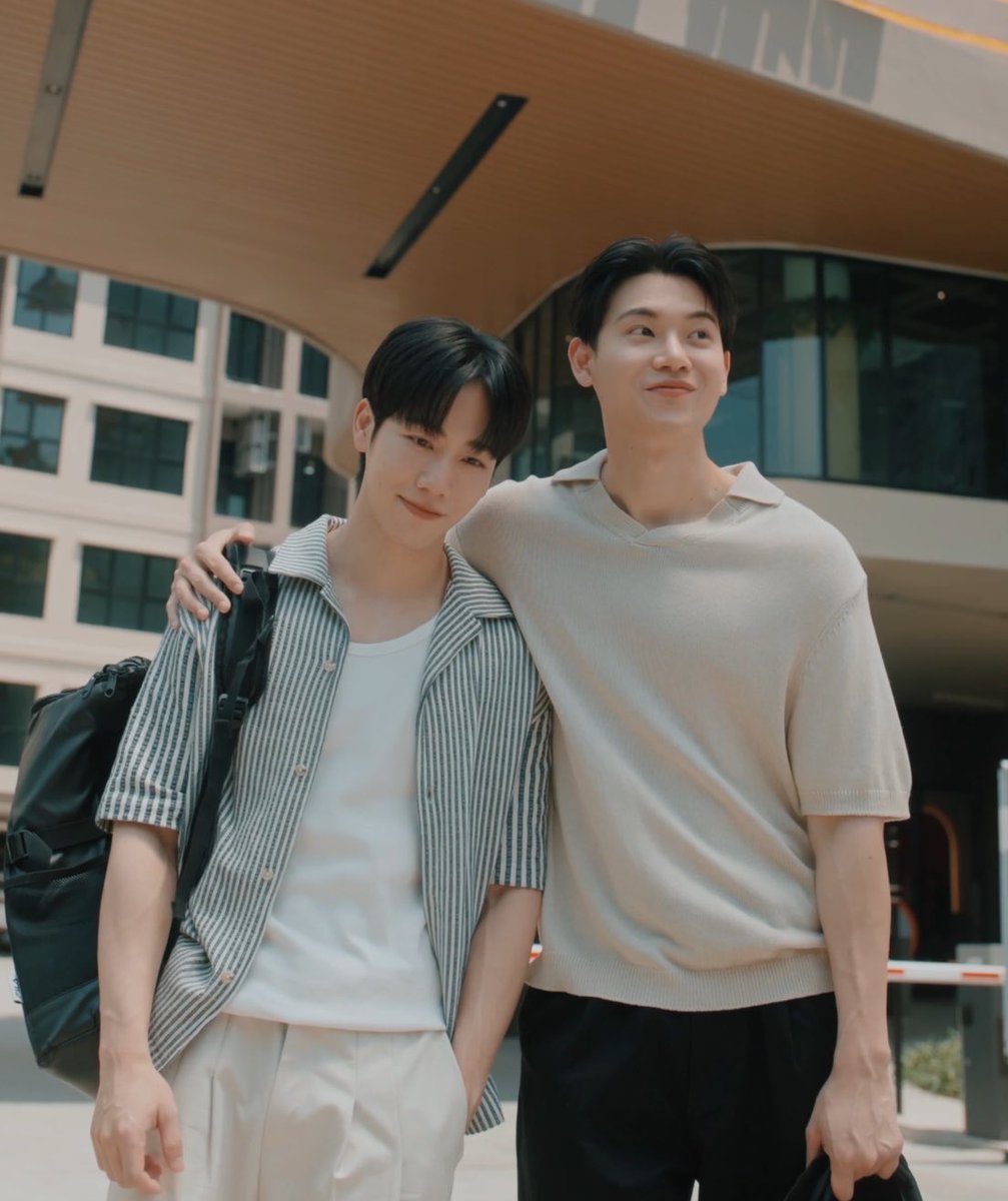 namolecular's tweet photo. หยิ่นวอร์กอดกัน ท่ากอดคล้ายๆกัน แต่เล่นออกมาให้ความรู้สึกไม่เหมือนกันเลย ข้างซ้ายรู้เลยว่าแค่เพื่อน ข้างขวารู้เลยว่าแฟนกัน ฮือ หยิ่นวอร์เก่งจัง 🤍

#คุณวันหยุดของผมSupalaiEP37
SUPALAI MY STAYCATION BOY EP37 https://t.co/hl8EuSeRlm