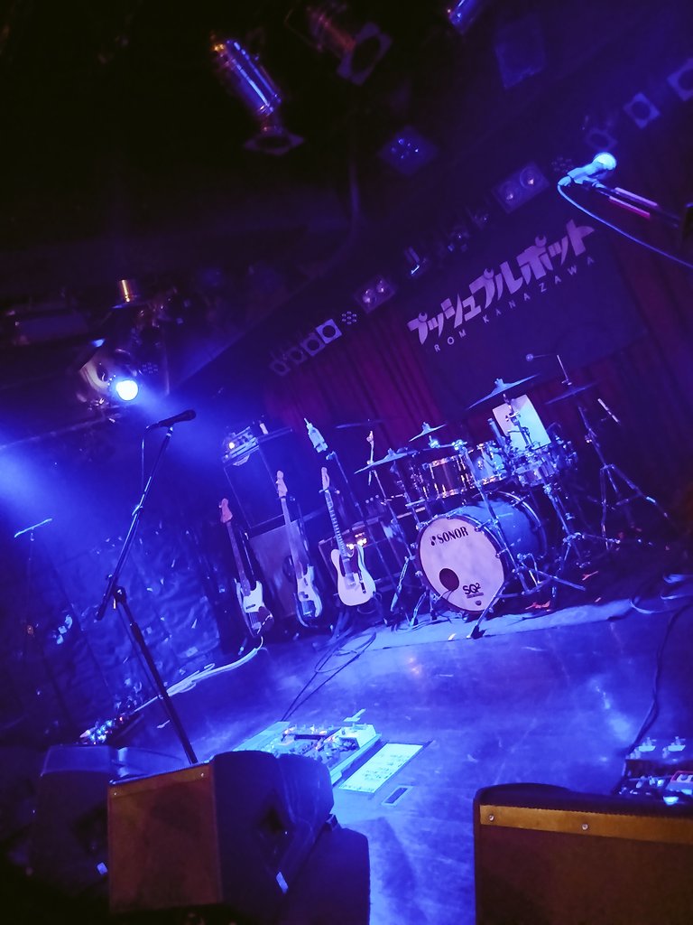32hide2013flow's tweet photo. ライブで客と共に作っていくような
未歓声ノ音　すごく良かった！

チケット倍率が3倍だったとのことで
当選していたことと、Star loungeで生音体感できたことに感謝✨　ありがとう https://t.co/2Amh4MNUct