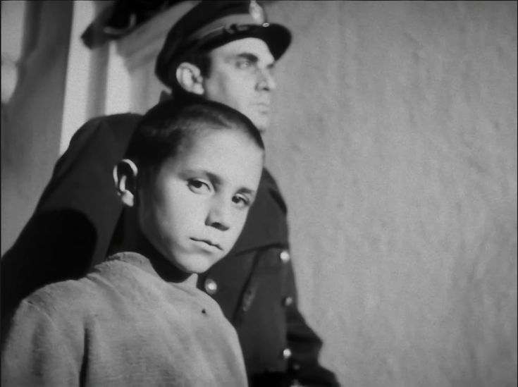ShotsCineArg's tweet photo. Crónica de un niño solo (1964) Dir. Leonardo Favio https://t.co/N9DGcuSh6j