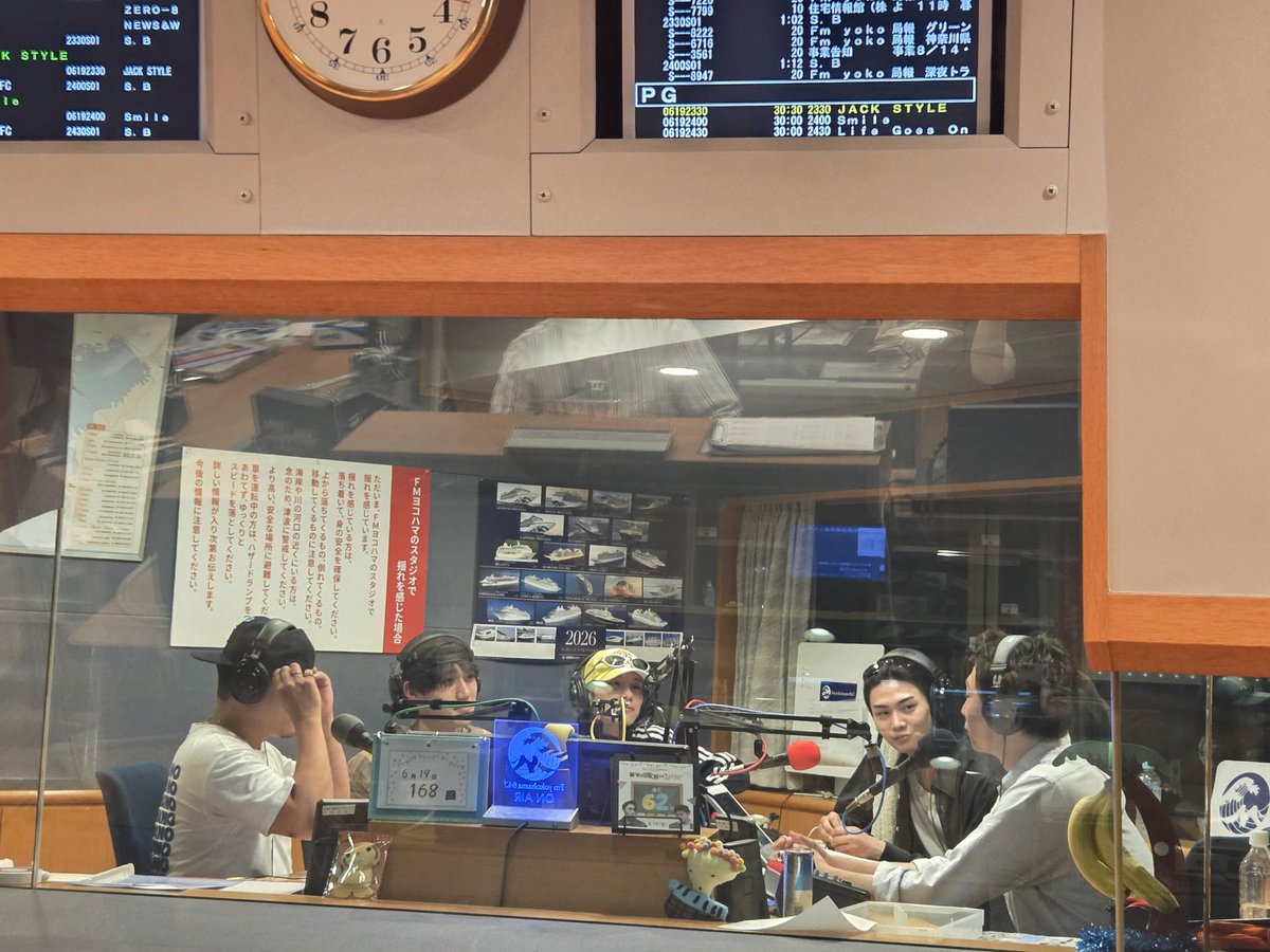 ZERO8yfm's tweet photo. ZERO-8 イベントライブ
NiGHT SCHOOL PARTY 
の話しで盛り上がってます
#ZERO8 #WATWING 
 #八村倫太郎　 #REIJI  
#FMヨコハマ　 #NSP_820 　#WILDBLUE https://t.co/b20hbU2aC7