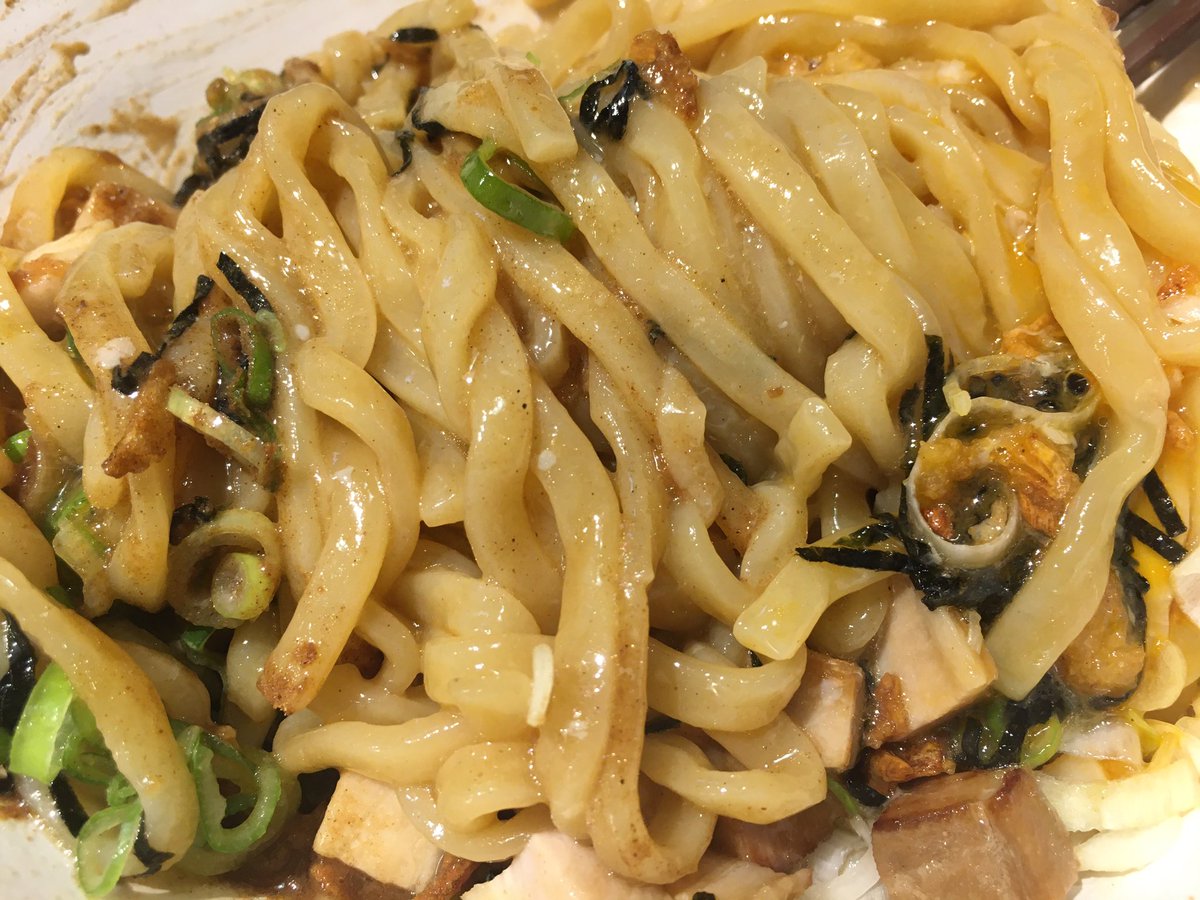 taguchi1028's tweet photo. #noodlewars

麺屋 空と大地
鶏油まぜそば
追い���(無料)

華金だから(?)会社の飲み会の帰り道で👀
追い飯前提で味濃いめのまぜそばってうますぎますよね🌝 https://t.co/87YOQiSpBJ