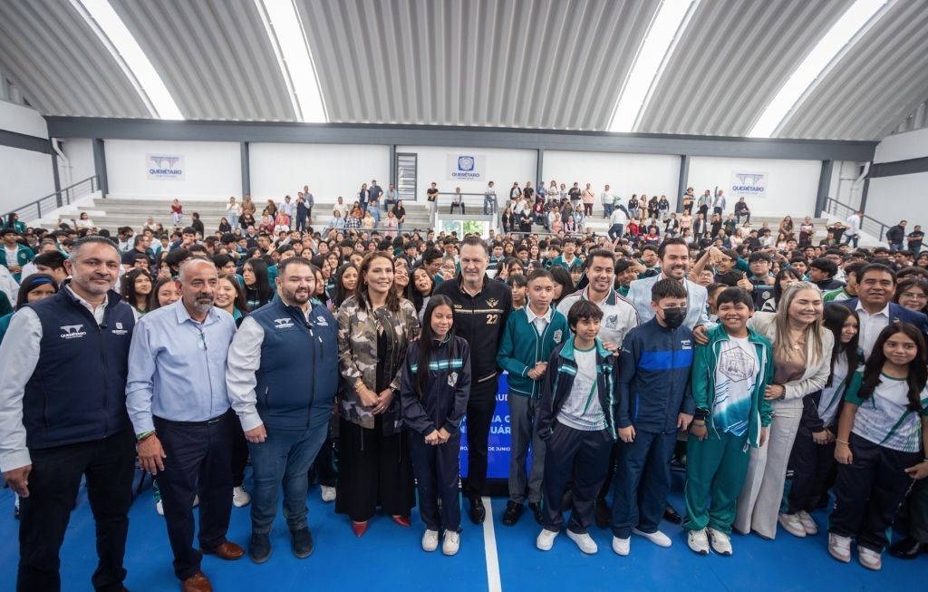 eqronomia's tweet photo. El gobernador, @makugo, encabezó la entrega de infraestructura educativa consistente en la construcción de un auditorio en la Escuela Secundaria General No. 4 «Benito Juárez», en la colonia Lomas de Casa Blanca. https://t.co/M7A0XwU1nB https://t.co/Ia7irQOIkp