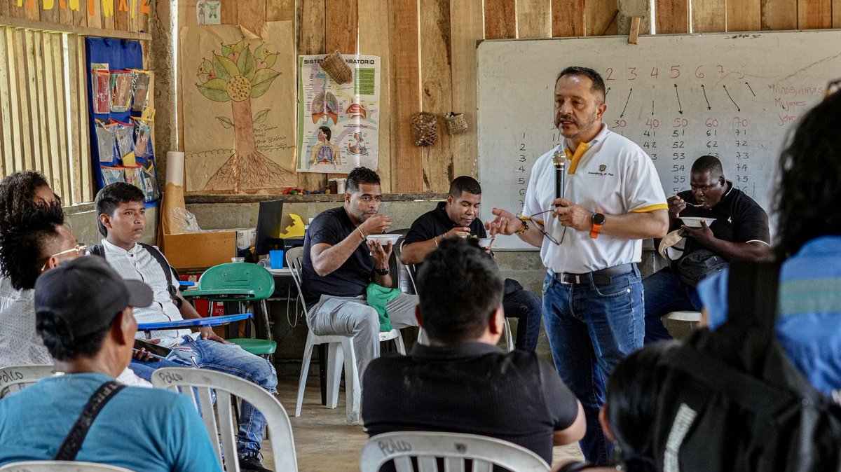 MisionONUCol's tweet photo. Junto con @ComisionadoPaz, acompañamos la consolidación de la Mesa y Juntanza Étnica de Mujeres y el Encuentro de Comunidades Indígenas en #Quibdó, espacios que fortalecen la construcción de paz urbana desde los territorios. 🧵 https://t.co/VxcIB0RoZt