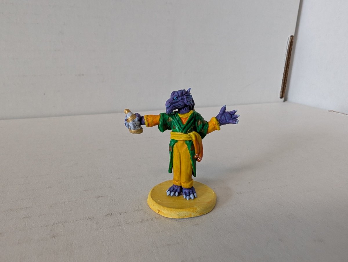 psychos101's tweet photo. Sculpture I made of one of my DnD characters Zindun Cobaltscale, a purple dragonborn bard without an elemental breath.  The pose is based on a commission I had done of him.

#dnd
#dungeonsanddragons
#dnd4e
#dragonborn https://t.co/dxpMy7pL4t
