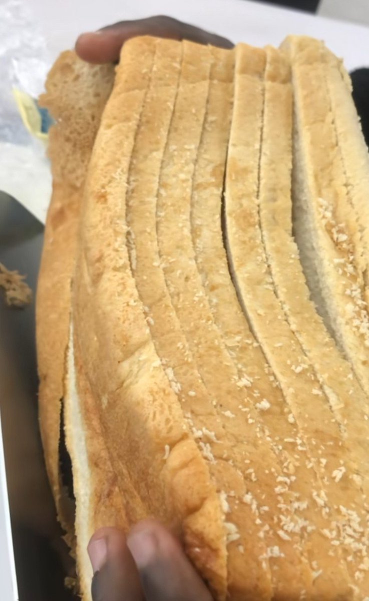HustlerMode_'s tweet photo. Why do you guys cut bread like this😭 https://t.co/Tu2E8g5TnP