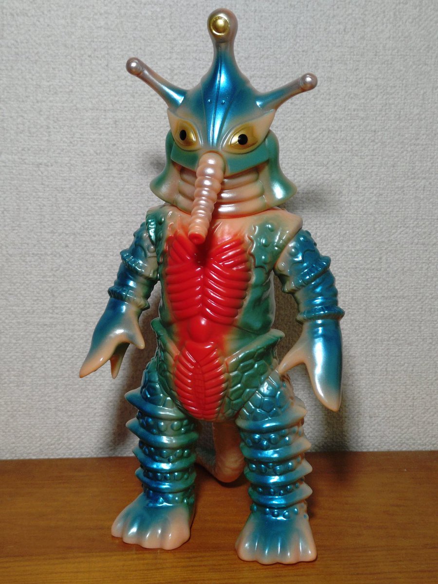ブルマァク復刻のミステラー星人(悪)とおそらくそれを元にカラーリング