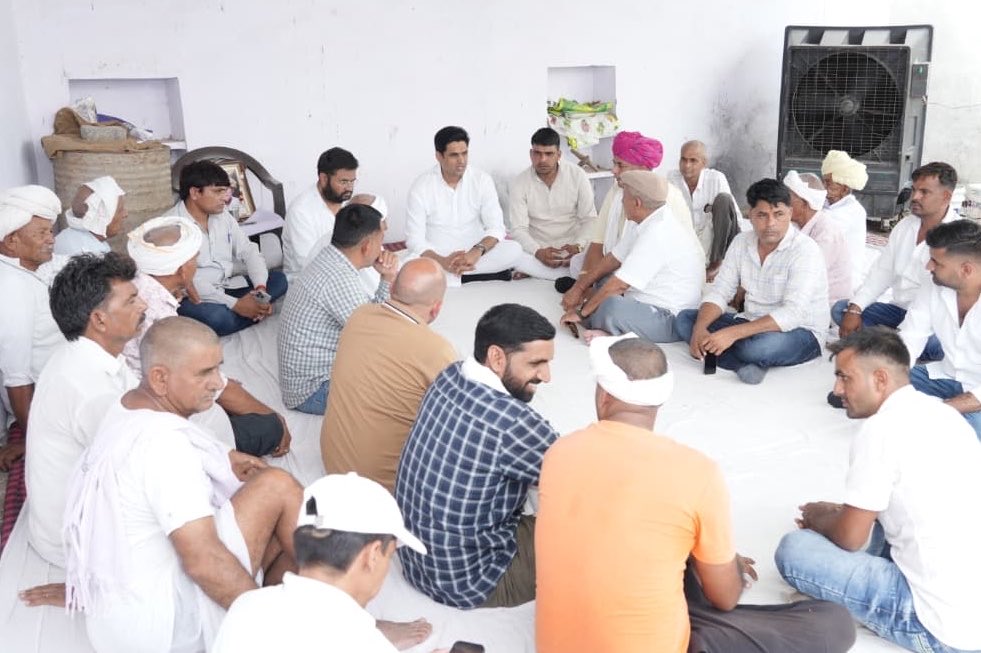 DrVikasAjmer's tweet photo. आज शाहपुरा विधानसभा क्षेत्र के ग्राम सरसुंदिया खेड़ा पहुँच कर कृषि विभाग के पूर्व अतिरिक्त निदेशक श्री रतन लाल चौधरी, कांग्रेस नेता रामप्रसाद जी एवं आगूचा HZL माइंस के पूर्व यूनियन अध्यक्ष श्री भागचंद चौधरी जी के परिवार में आयोजित शोकसभा में शामिल होकर उन्हें सांत्वना दी। https://t.co/khoeTdFQnF