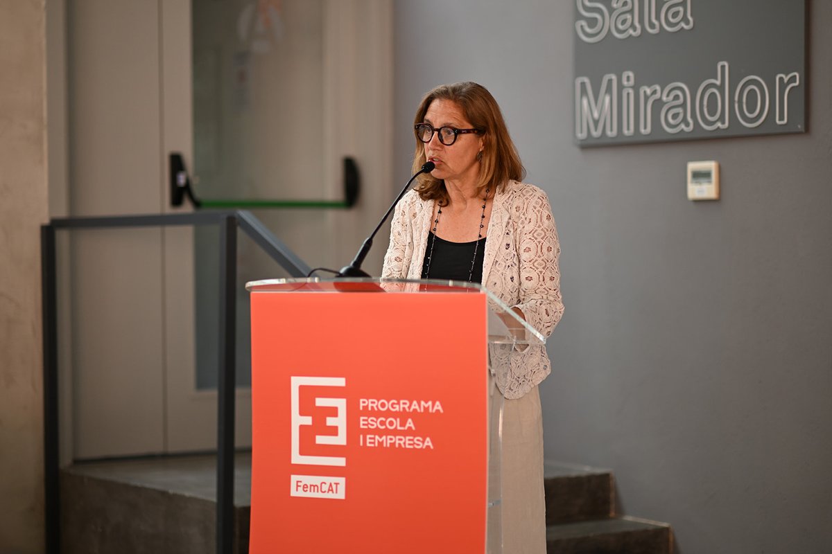femcat's tweet photo. El programa Escola i Empresa acosta el món de l’empresa als estudiants i els ofereix una visió real per despertar el seu interès. Ahir vam tancar el curs d’enguany, en el qual han participat gairebé 7.000 alumnes de 130 centres. 👏🏻Gràcies a tothom per participar-hi! https://t.co/BMkx6eH4jS