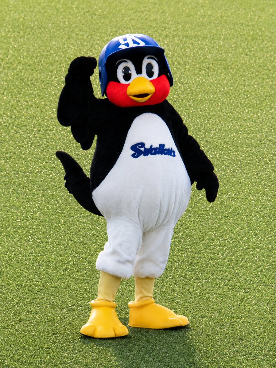 chocochan_70's tweet photo. 本日は野球観戦⚾へ🤗
リーグ戦再開初日にすわほー‼️
発売が開始された スーベニアカップ付きのドリンク🥤もいただきました😀
ジュース🍹で溺れてるつば九郎🐧が可愛い🤣
次回は いよいよ❗つばみちゃん🐧🎀とグリーティングです🤩
#神宮球場  #ヤクルトスワローズ
#つば九郎  #つばみ https://t.co/0OJjLpcb9W