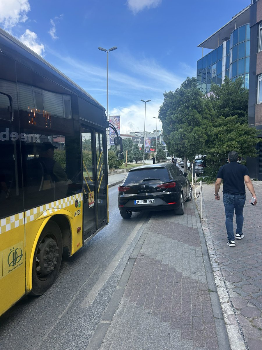 mihanderki's tweet photo. @IBBcozummerkezi @Gungorenbld 1 saat yol tıkalı https://t.co/ob6BRFK2iF