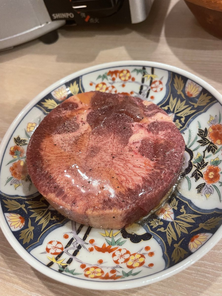 yips_onepiece's tweet photo. 店舗予選は4勝1敗でエリア予選に行けなかったので仙台まで牛タンを自ら焼きに来ました！ https://t.co/Cl6X6vs1fH
