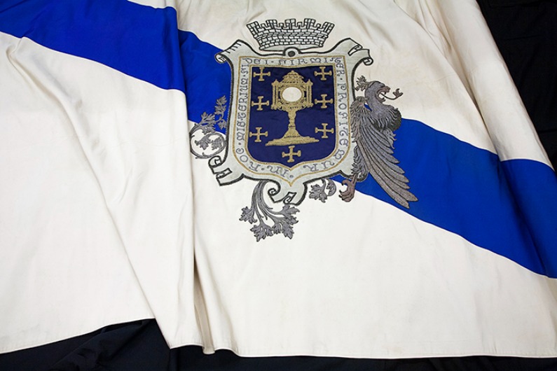 RodriSurez1's tweet photo. Alguén imaxina un @RCDeportivo sen branco e azul?? Non. 
Alguén imaxina que esas mesmas cores non foran as de toda #Galicia??? Non. 
Pois todo procede do mesmo. Eran as cores da #Capital, que adoptou todo o país. O primeiro en vestilas foi o #Dépor en 1910. 
Agora, #DACoruña 💙🤍 https://t.co/co5Tsu7PxP
