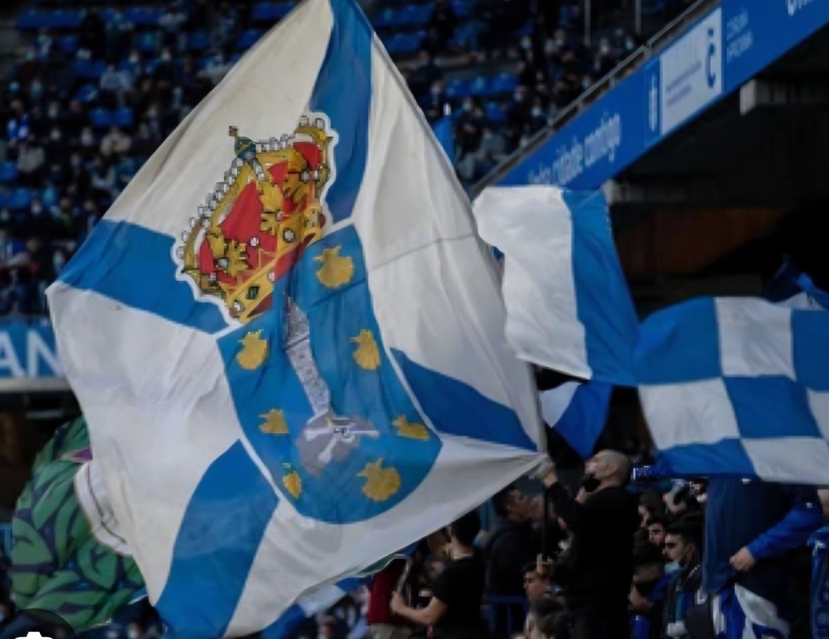 RodriSurez1's tweet photo. Alguén imaxina un @RCDeportivo sen branco e azul?? Non. 
Alguén imaxina que esas mesmas cores non foran as de toda #Galicia??? Non. 
Pois todo procede do mesmo. Eran as cores da #Capital, que adoptou todo o país. O primeiro en vestilas foi o #Dépor en 1910. 
Agora, #DACoruña 💙🤍 https://t.co/co5Tsu7PxP