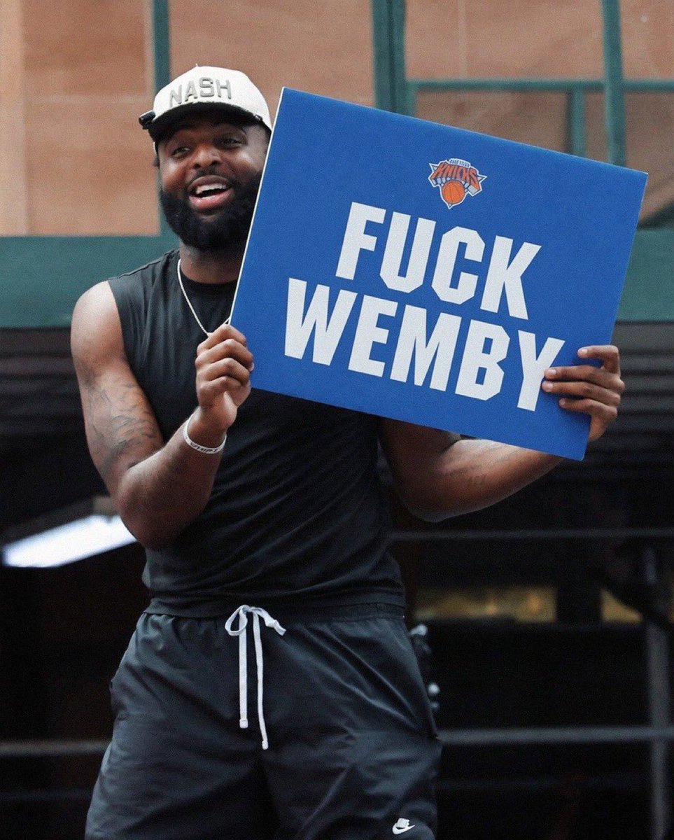 knicks_union's tweet photo. HAPPY FRIDAY KNICKS FANS https://t.co/5Nc9e8ccIR