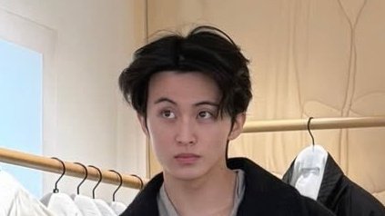cry4lmk's tweet photo. i’m in love with his hair https://t.co/etK0zGXYeO
