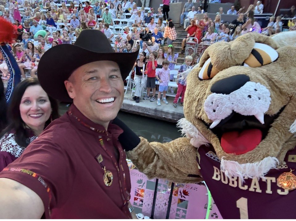 kdamp's tweet photo. #ProjectSanAntonio started about two years ago. There are a LOT of @txstatealumni in #SATX, and a lot of @txst students hail from our “second city!”🐾⭐️ https://t.co/DhPtJClxmi