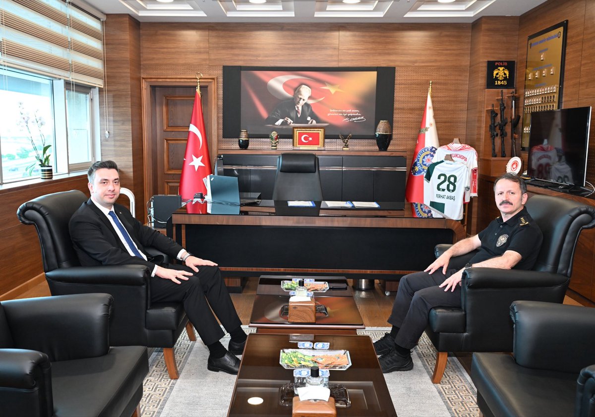 EmniyetGiresun's tweet photo. 16 Haziran 2026 tarihli Resmî Gazete’de yayımlanan Cumhurbaşkanlığı Kararnamesi ile Ordu Kabataş Kaymakamlığına atanan Güce Kaymakamı Sayın Ali Can ULUDAĞ, İl Emniyet Müdürümüz Sayın Ferhat AKBAŞ’ a veda ziyaretinde bulunmuştur.

Nazik ziyaretleri için Sayın Kaymakamımıza teşekkür eder, yeni görevinde başarılar dileriz.