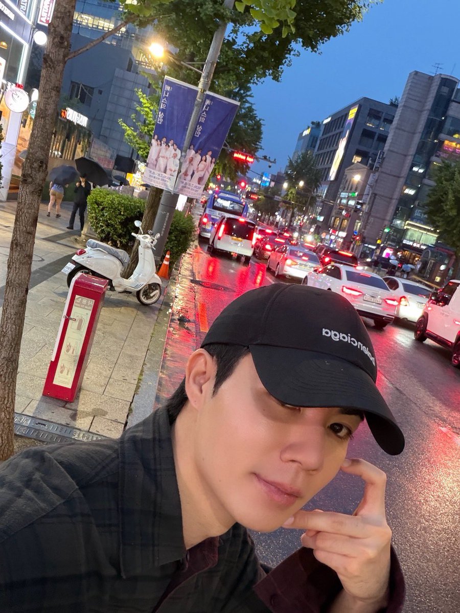 WSTORY_0501's tweet photo. 🐺🪩🤍📢

ZEE &amp; YOU AGAIN IN KOREA

한국 잘 도착했어요🙌🏻
내일 만나요🩶

#ZeePruk #Zee #지프룩
#ZEEPRUKFMINKOREA https://t.co/QR5QChzUl0