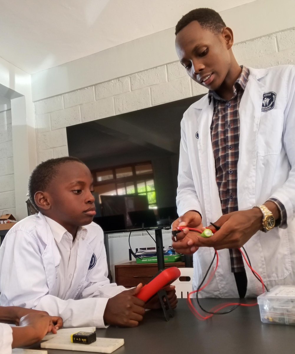 NetzahSchool's tweet photo. Students in action!  Hands-on learning at its best, measuring with multimeters, connecting resistors, capacitors, and semiconductors, and bringing circuits to life through practical exploration.

#NetzahInternationalSchool

Call/WhatsApp us on
+256 706 303 668 | 0393 243 363 https://t.co/27ZRx2gAD9