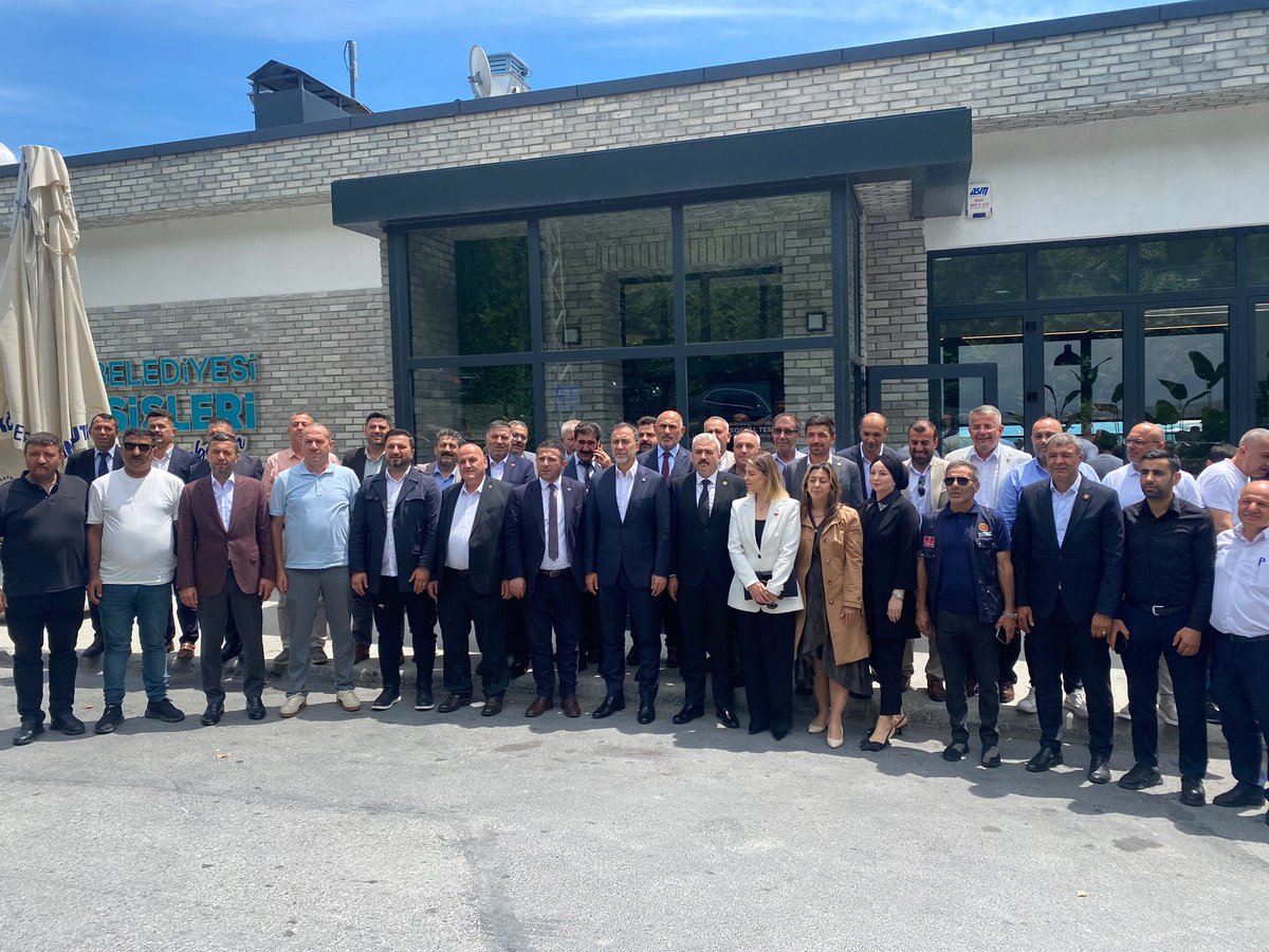 mhparnavutkoy's tweet photo. İl Başkanımız @BBvolkanyilmaz Sn. Volkan Yılmaz,
Muhtarlarla İlişkilerden Sorumlu İl Başkan Yardımcımız Sn. Burak Tatar, İlçe Başkanımız Sn. Cihan Barut @CihanBARUTCCC ve Belediye Meclis Üyelerimizin katılımıyla bu sabah Arnavutköy Karaburun’da  kıymetli muhtarlarımızla bir araya gelerek “Söz Muhtarlarımızın” dedik.
İlgileri ve katkıları için tüm muhtarlarımıza teşekkür eder, çalışmalarında başarılar dileriz.
@_MHPistanbul_ @rahmancanmhp @CamurMehmet123 

#MHPİstanbulMuhtarlarıDinliyor
