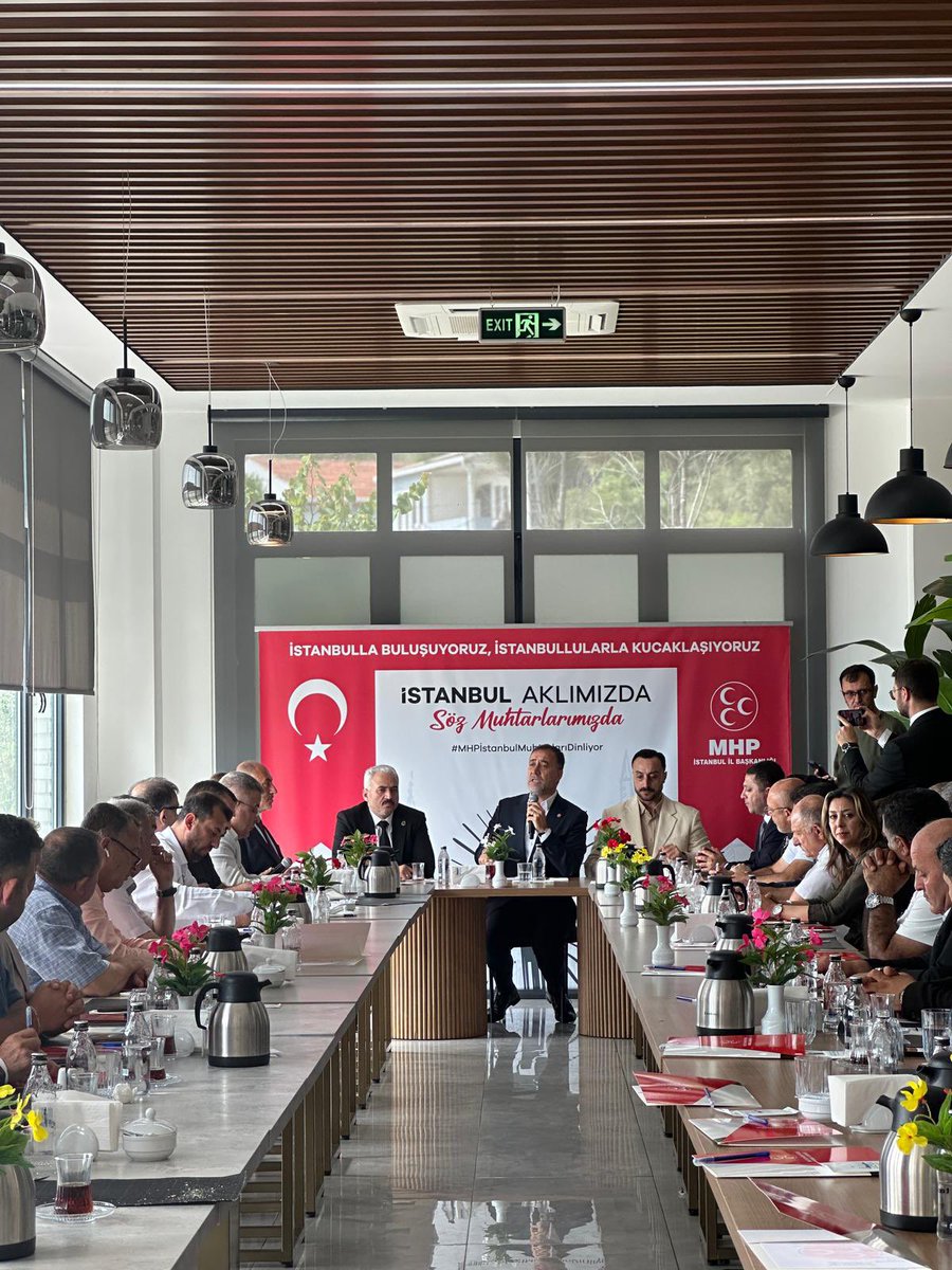 mhparnavutkoy's tweet photo. İl Başkanımız @BBvolkanyilmaz Sn. Volkan Yılmaz,
Muhtarlarla İlişkilerden Sorumlu İl Başkan Yardımcımız Sn. Burak Tatar, İlçe Başkanımız Sn. Cihan Barut @CihanBARUTCCC ve Belediye Meclis Üyelerimizin katılımıyla bu sabah Arnavutköy Karaburun’da  kıymetli muhtarlarımızla bir araya gelerek “Söz Muhtarlarımızın” dedik.
İlgileri ve katkıları için tüm muhtarlarımıza teşekkür eder, çalışmalarında başarılar dileriz.
@_MHPistanbul_ @rahmancanmhp @CamurMehmet123 

#MHPİstanbulMuhtarlarıDinliyor
