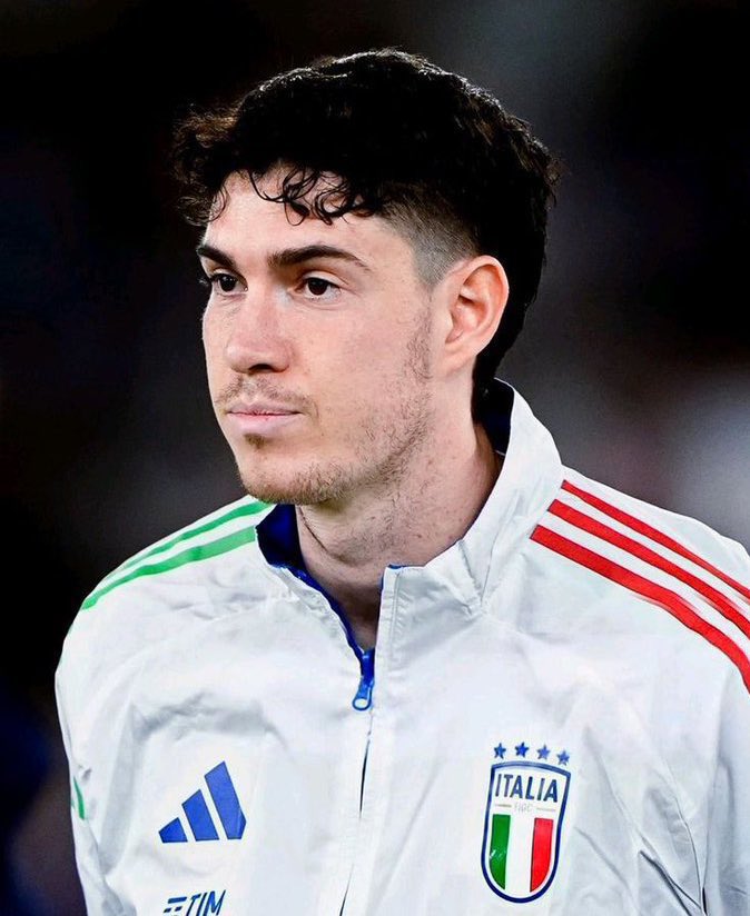 MadridUniversal's tweet photo. 🚨 JUST IN: Inter have opened the door for Alessandro Bastoni's departure for €70m. 

They are fully aware of Jose Mourinho's admiration for the player and are ready to negotiate his sale.

— @diarioas https://t.co/feTFVIf7Hs