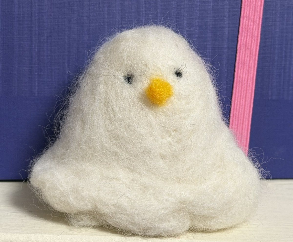 mo____fuf's tweet photo. 羊毛フェルトで作ってみた笑 ちょっと目が離れすぎた(; ᐛ )笑 けどこれはこれで笑 https://t.co/YbT2tF78DX