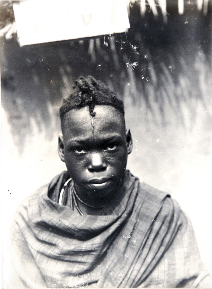 Edocentric_'s tweet photo. A young man from the edo region, with braided hairstyle...

📸;Thomas Northcote Anthropology Research_1909-1913... https://t.co/mqhjZrnMum