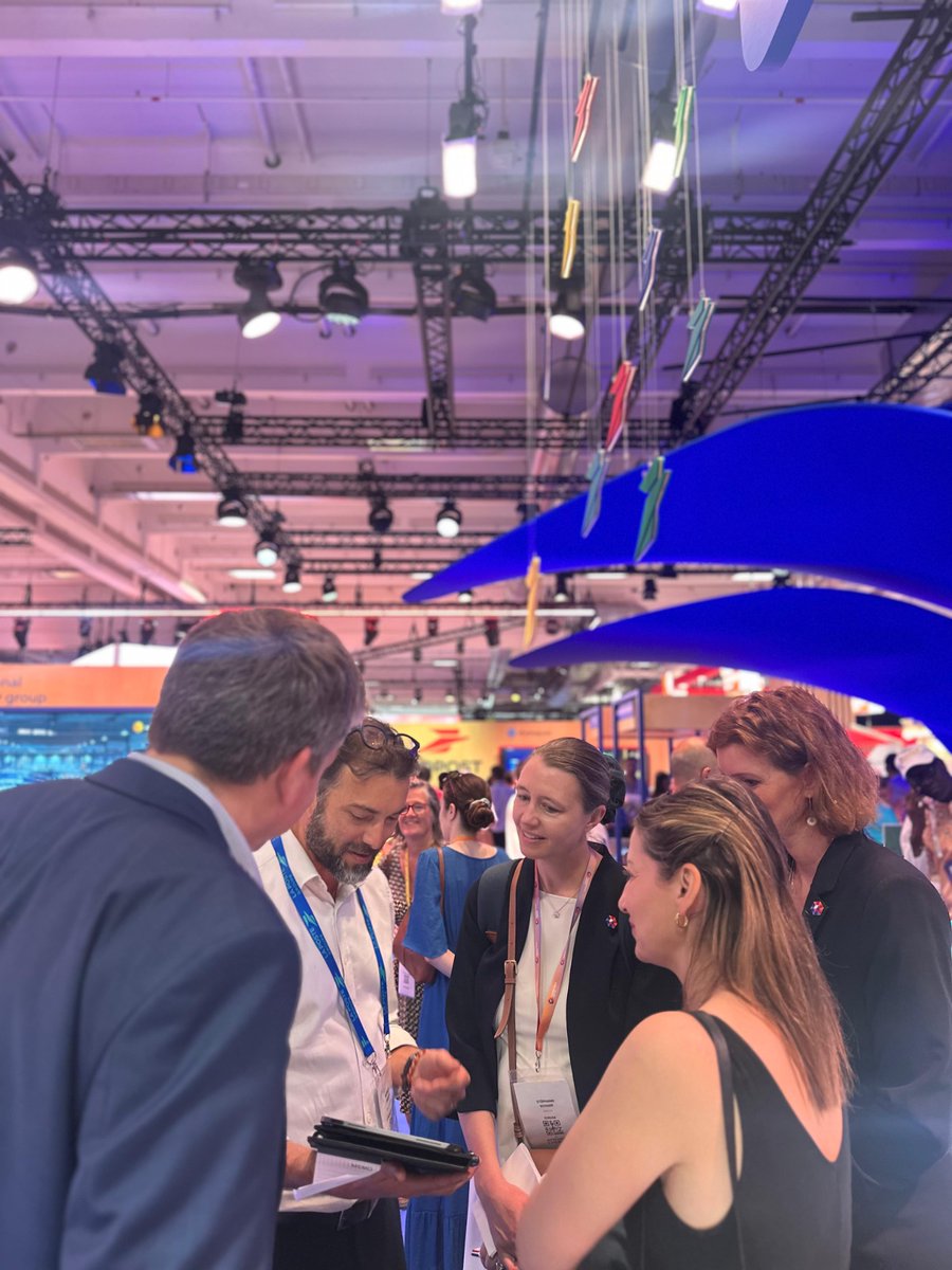 Docapost's tweet photo. #Vivatech | Visite sur le Lab @GroupeLaPoste à @Vivatech de la délégation @Numerique_Gouv à qui Benoît PARIZET, Judith MEHL et Bertrand DOLBEAU ont présenté nos solutions souveraines et nos innovations.

#LaPoste #Docaposte https://t.co/zLUkuMHoKO