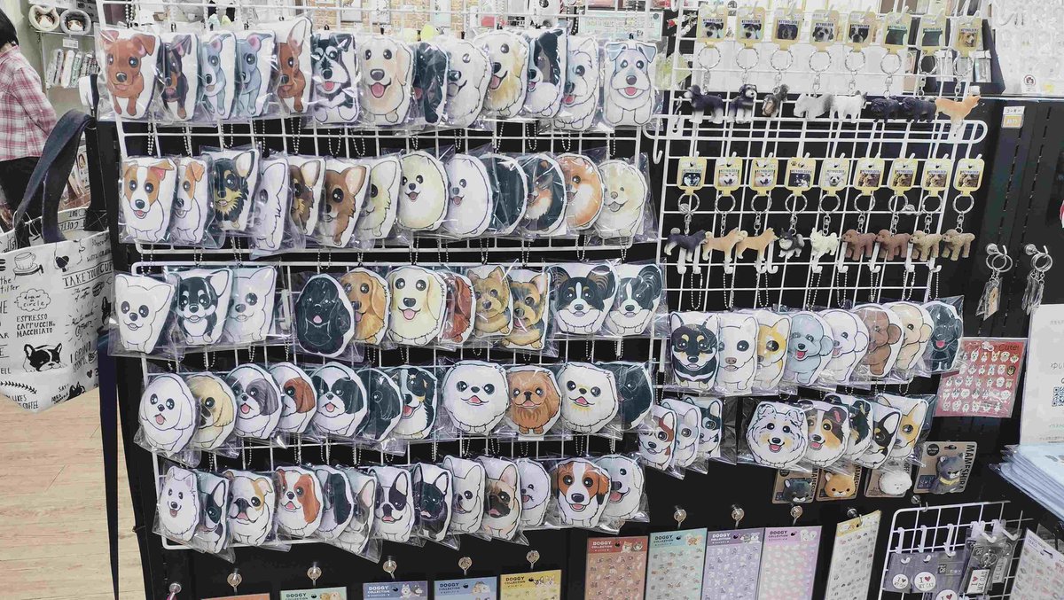 ABCDOGS_tensh's tweet photo. 大洗シーサイドステーション
どうぶつ雑貨専門店Only-Shop様へ
@animalgoods_os

先日のステッカーに続き、
ミニぐるみチャームを納品致しました
たくさんのお迎え有難うございます🙇

この子達も顔が見えるようディスプレイいただき有難いです✨ https://t.co/drxjl3xtid
