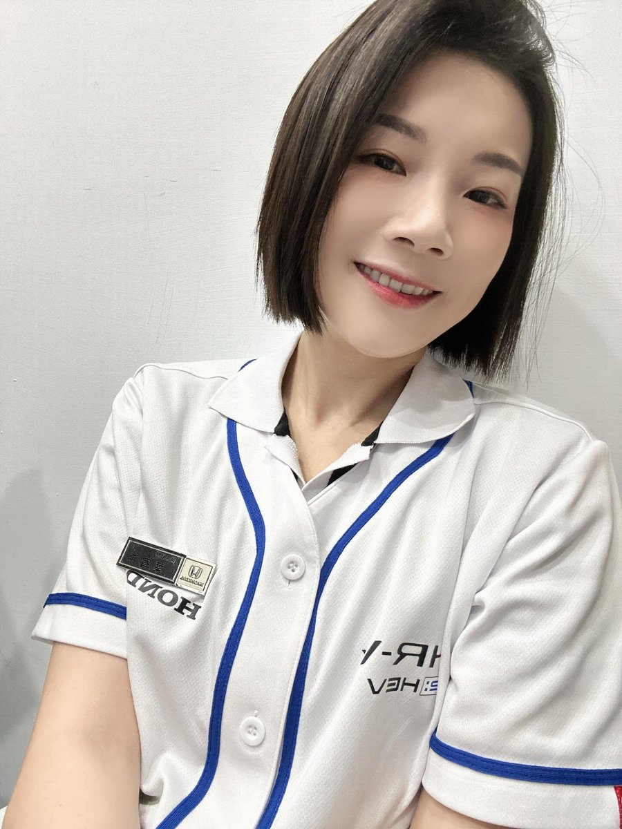 mm18io's tweet photo. 每天忙著陪客人看車、談單、跑業績。
不年輕了，也沒那麼可愛了🥹
這樣的熟女...還有人喜歡嗎？🤍
#汽車銷售員 https://t.co/CrPwlbRfej