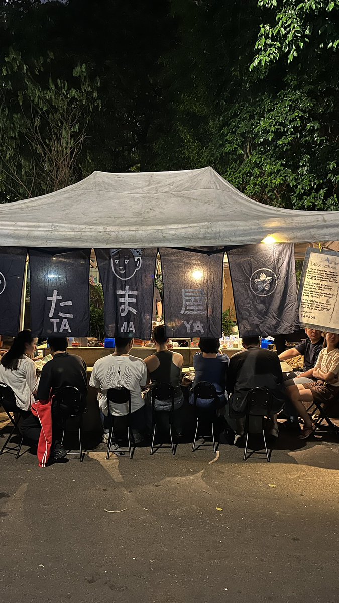 drhaltekehalte's tweet photo. Ada semacam yatai atau warung gerobak khas Jepang di Jl. Sumenep, 50 meter dari Halte Tosari. Namanya Tamaya. Bukanya mulai jam 19:00. Bifu suteki (steak sapi) Rp58K, Omurice Rp38K, Yakitori Rp10K. Belum jam 19:00 udah pada penuh dan lumayan antrinya. https://t.co/bvovf1PpUC