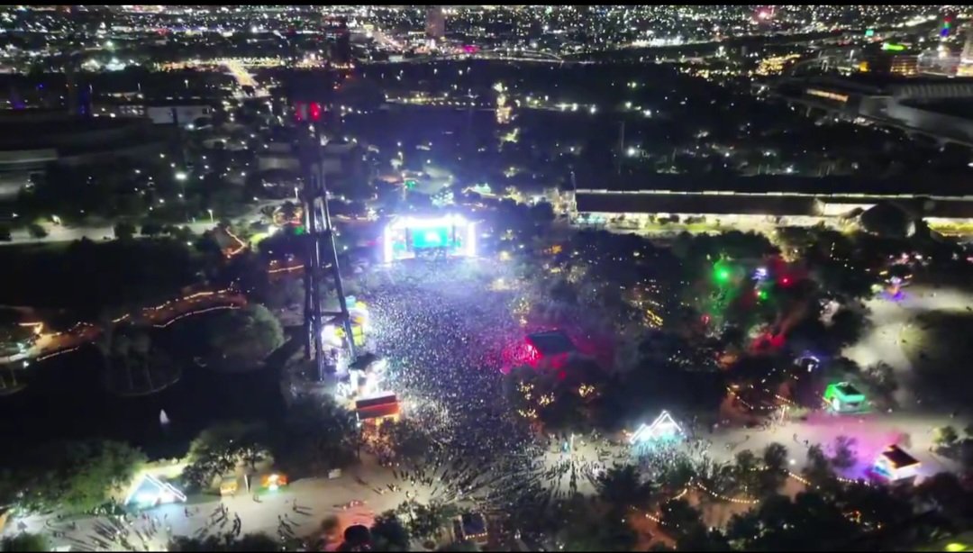 Olmosarcos_'s tweet photo. Más de 100 mil personas se dieron cita en el ⁠#ParqueFundidora de #Monterrey, para celebrar el triunfo de la #SelecciónMexicana contra #Corea 🥳 🇲🇽 https://t.co/50igRgi4sF