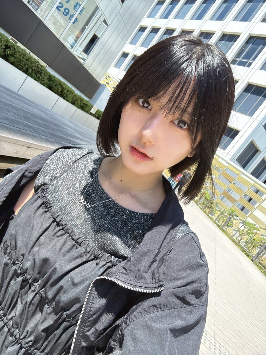 momo_0x0_920's tweet photo. 今日何人かと話したんだけどさ！

去年の6月の時の写真と今日の写真
1年でこんだけ髪のびたーー！💇🏻‍♀️

今日◀◁◀    ▷▶︎▷1年前 https://t.co/n90t2pz6qb