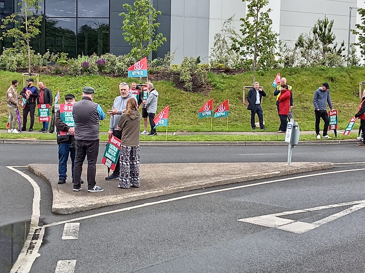 Militant_Left's tweet photo. Militant Left visited the #Castolin picket line in Citywest. Workers deserve respect and decent pension payments. https://t.co/pBFNMmuKhl