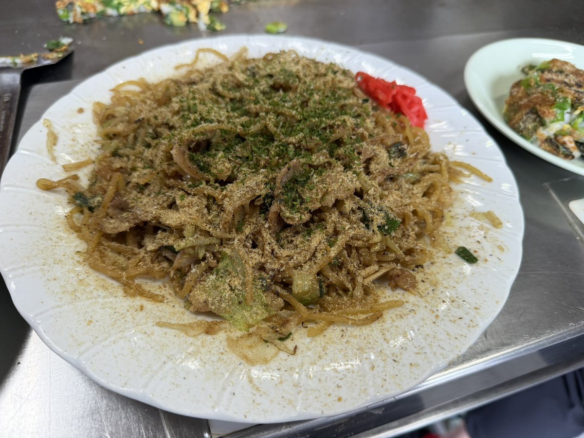 w64jb's tweet photo. 2026.6.19(金)お好み食堂伊東富士宮市・五目焼きそば大/肉焼きそば大/山芋ネギ天/おでん(大根・黒はんぺん他)。
富士宮焼きそばの老舗に15年ぶりに再訪。間違いない旨さ。 https://t.co/orNVWu97Ns