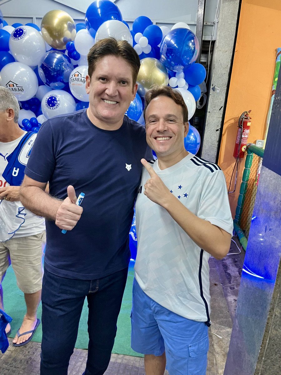 EduardoCoelho76's tweet photo. Há 30 anos o CRUZEIRO escrevia mais uma página heróica e imortal!

BICAMPEÃO da Copa do Brasil jogando contra o Palmeiras de Rivaldo, Djalminha, Cafu e cia comandados pelo Vanderlei Luxemburgo. 

Roberto Gaúcho e Marcelo Ramos marcaram os gols da vitória épica!!! https://t.co/2NETkvv9ow