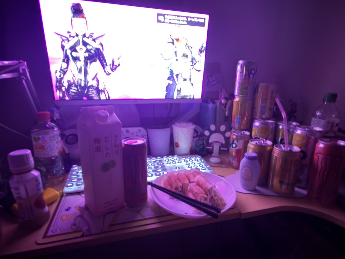 mintochoko110's tweet photo. 本日は梅酒のピンモン割りと生ハムサラダ https://t.co/63m1aP9nv8