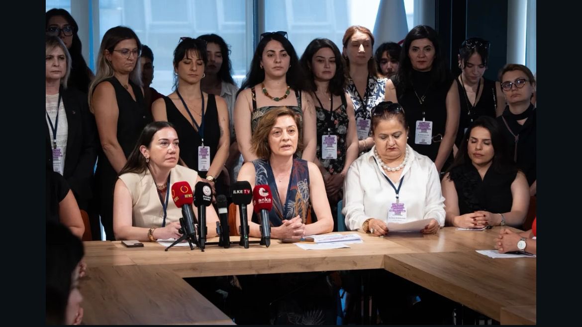 SinopBaro's tweet photo. 12/06/2026 tarihinde İstanbul Barosu Kadın Hakları Merkezi tarafından düzenlenen "12. Yargı Paketi ile Aile Hukukunda Yapılması Planlanan Değişikliklerin Kadın Haklarına Etkileri" konulu Çalıştay’a baromuzu temsilen Av.Ayyüce ÇİLİNGİR katılmıştır. https://t.co/tJIiVpKI4l