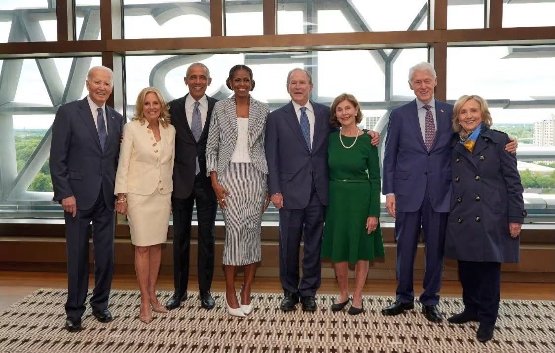 kabalex01's tweet photo. Quand des anciens présidents américains se réunissent, l’#Etat dépasse les individus. En #RDC , les relations entre dirigeants montrent parfois que la politique reste encore très personnalisée. https://t.co/63Qsl48kWv