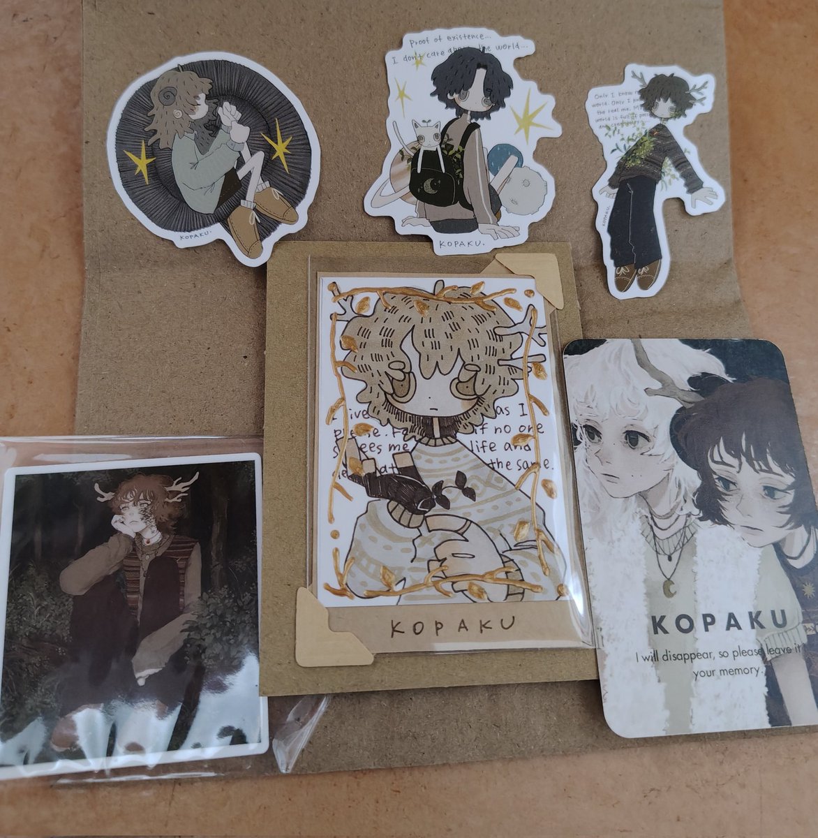 Dewey_g02's tweet photo. KOPAKUさんのランダム原画が届いた〜✨
めちゃくちゃかわいい作品!!
シールも含めて、どれも丁寧に描かれていて、KOPAKUワールドに癒やされますね〜
さて、このシールはどこに貼ろうか🤔 https://t.co/o1KGHHtzCA